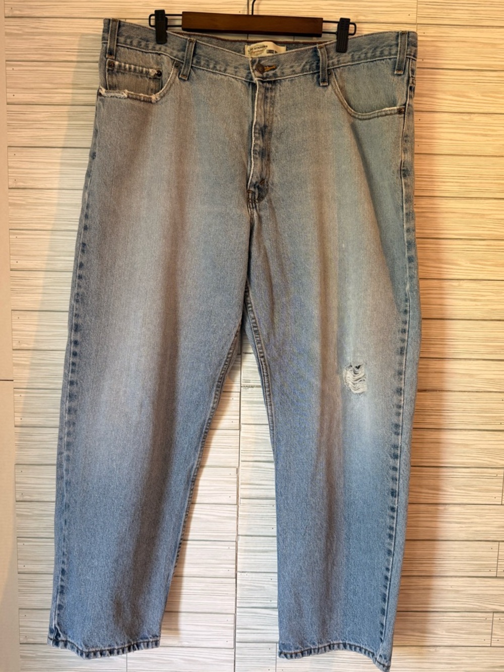 Levi's Men's Relaxed Light Wash Blue Jeans